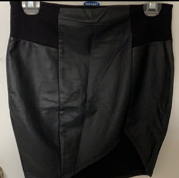 2/$20 Faux leather and stretch skirt - Picture 1 of 2